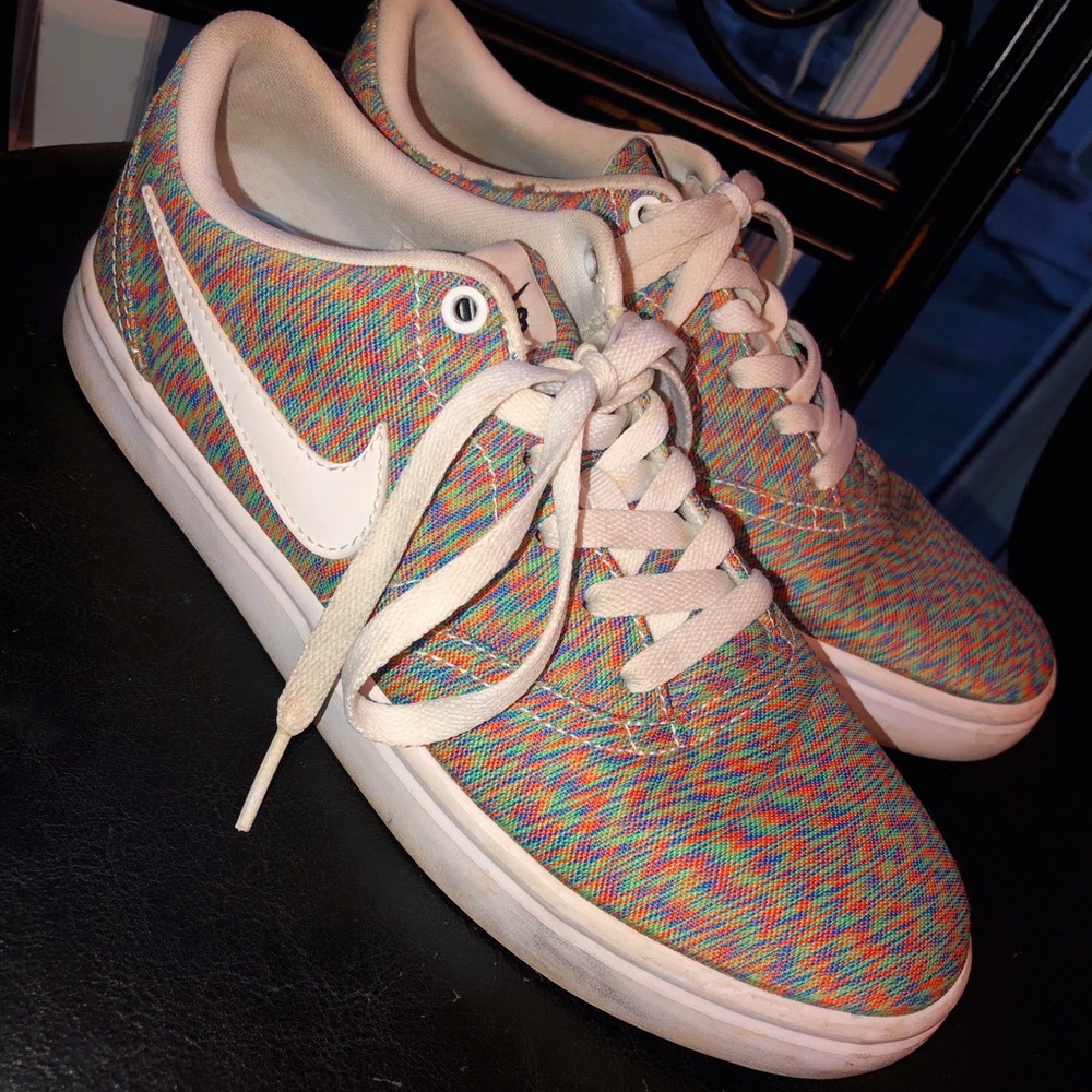 nike tennis shoes